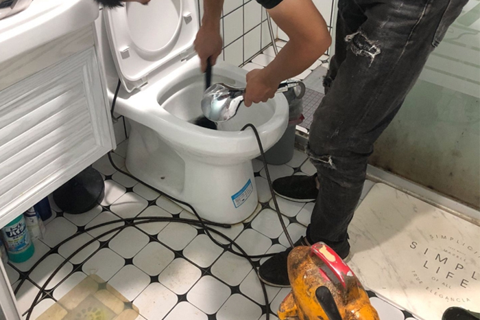 蒋湖农场疏通下水道