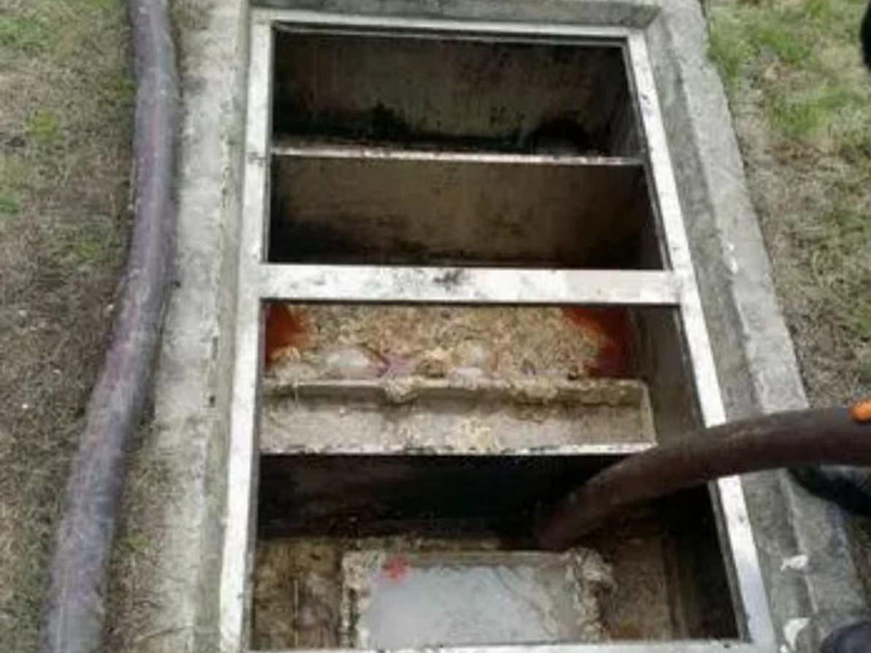 蒋湖农场隔油池清理