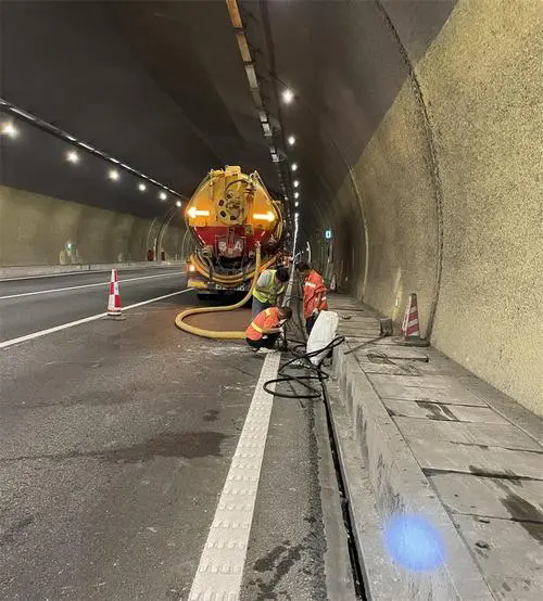 蒋湖农场隧道排水渠清淤